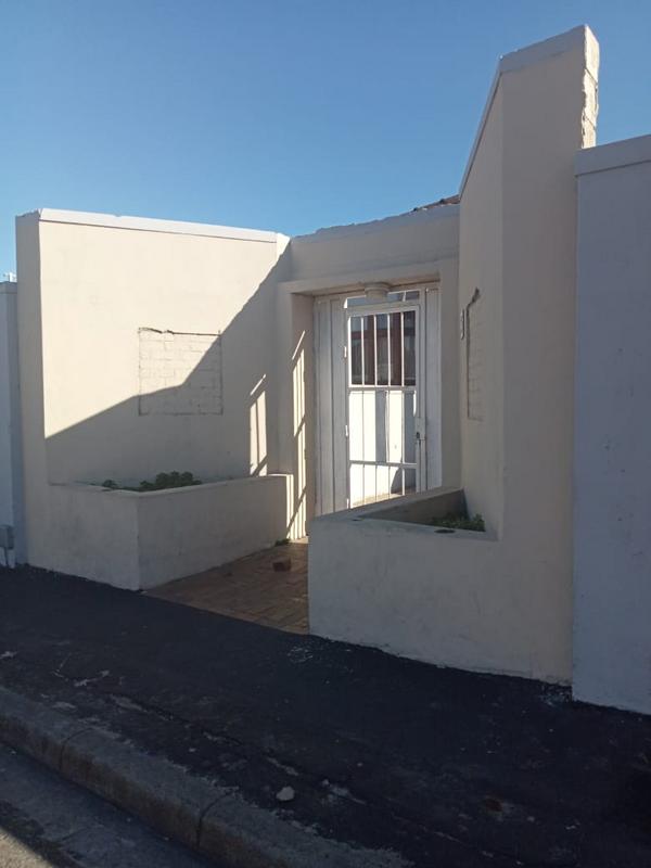 To Let 1 Bedroom Property for Rent in Maitland Western Cape